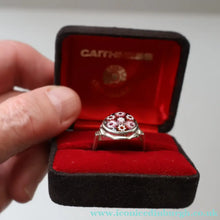 Load image into Gallery viewer, Vintage 1977 SCOTTISH Hallmarked Solid Silver &amp; Millefiori CAITHNESS GLASS Ring (Size R) 
