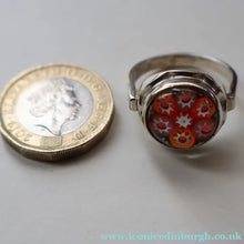 Load image into Gallery viewer, Vintage 1977 SCOTTISH Hallmarked Solid Silver &amp; Millefiori CAITHNESS GLASS Ring (Size R) 
