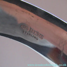 Load image into Gallery viewer, 1970s Vintage Solid Silver Hallmarked Hinged Cuff Bracelet Bangle
