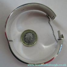 Load image into Gallery viewer, 1970s Vintage Solid Silver Hallmarked Hinged Cuff Bracelet Bangle
