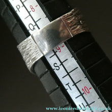 Load image into Gallery viewer, 1975 SCOTTISH Hallmarked Solid Silver &amp; Millefiori CAITHNESS GLASS Large Ring (Size R)
