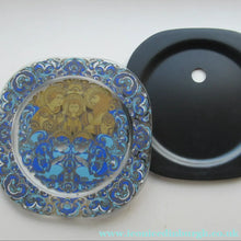 Load image into Gallery viewer, 1979 Bjorn Wiinblad Glass Christmas Plate Rosenthal The Holy Family
