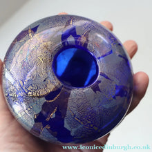 Load image into Gallery viewer, Azurene Vintage 1980s ISLE OF WIGHT Glass Royal Blue and Gold Squat Vase (with label)
