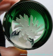 Load image into Gallery viewer, SCOTTISH PAPERWEIGHT: Vintage 1990s Caithness Paperweight: WHITE ASTER (B)
