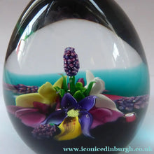Load image into Gallery viewer, 1990s Caithness Paperweight GARDEN POSY by Alan Scott
