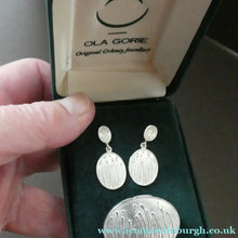 Load image into Gallery viewer, Vintage OLA GORIE Silver Brooch: MACHAIR Brooch with Matching Pierced Earrings. In Original Box
