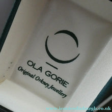 Load image into Gallery viewer, intage OLA GORIE Silver Brooch: MACHAIR Brooch with Matching Pierced Earrings. In Original Box
