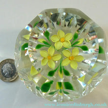 Load image into Gallery viewer, COLIN TERRIS 1994 Limited Edition Caithness Glass Paperweight. Narcissus Daffodil Design
