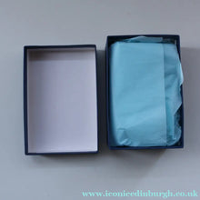Load image into Gallery viewer, Collectable TIMOTHY HARRIS, Isle of Wight LARGE Glass Flower Block. Signed and dated 2001
