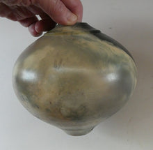 Load image into Gallery viewer, Vintage NEW ZEALAND Studio Pottery Pot by Steve James of Ashburton
