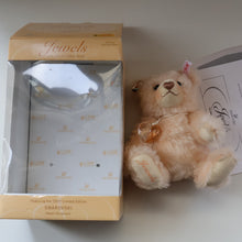 Load image into Gallery viewer, BOXED: Highly Collectable &quot;Jewels&quot; Vintage 2007 SWAROVSKI STEIFF BEAR with Christmas Crystal Heart Pendant (669873)
