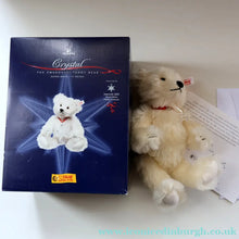 Load image into Gallery viewer, BOXED: Highly Collectable Vintage 2005 SWAROVSKI STEIFF BEAR with Christmas Crysal Star Pendant (668401)
