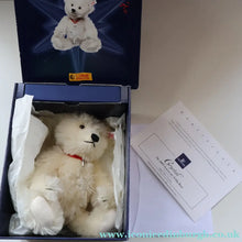 Load image into Gallery viewer, BOXED: Highly Collectable Vintage 2005 SWAROVSKI STEIFF BEAR with Christmas Crysal Star Pendant (668401)
