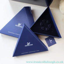 Load image into Gallery viewer, BOXED: Highly Collectable Vintage 2005 SWAROVSKI STEIFF BEAR with Christmas Crysal Star Pendant (668401)

