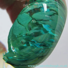 Load image into Gallery viewer, Scottish Caithness Glass Paperweight: Wildflower Collection Issue 2006 Daisies
