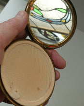 Load image into Gallery viewer, Pretty 1950s Vintage Powder Compact with Tapestry Petit Point Lid. Made by STRATTON
