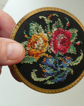 Load image into Gallery viewer, Pretty 1950s Vintage Powder Compact with Tapestry Petit Point Lid. Made by STRATTON
