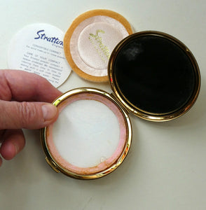 Vintage 1960s Stratton POWDER COMPACT with a Carpet of Flowers and Gold Tone Background