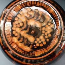 Load image into Gallery viewer, STUDIO POTTERY. Keith Smith: Squat Lidded Bowl or Pot with Mottled / Tiger Stripe Decoration
