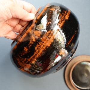 STUDIO POTTERY. Keith Smith: Squat Lidded Bowl or Pot with Mottled / Tiger Stripe Decoration