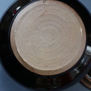 STUDIO POTTERY. Keith Smith: Squat Lidded Bowl or Pot with Mottled / Tiger Stripe Decoration