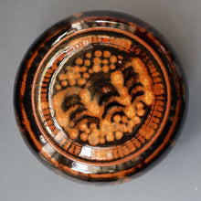 Load image into Gallery viewer, STUDIO POTTERY. Keith Smith: Squat Lidded Bowl or Pot with Mottled / Tiger Stripe Decoration
