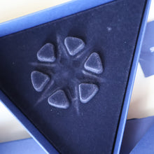 Load image into Gallery viewer, BOXED: Highly Collectable Vintage 2005 SWAROVSKI STEIFF BEAR with Christmas Crysal Star Pendant (668401)
