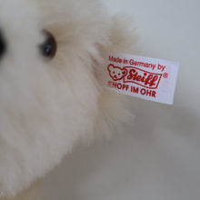 Load image into Gallery viewer, BOXED: Highly Collectable Vintage 2005 SWAROVSKI STEIFF BEAR with Christmas Crysal Star Pendant (668401)
