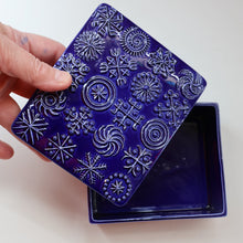 Load image into Gallery viewer, Vintage PORTMEIRION Glossy Blue TOTEM Ceramic Lidded Box or Butter Dish
