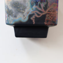 Load image into Gallery viewer, SCOTTISH POTTERY. 1980s Margery Clinton Cube Shape Footed Pot with Fine Lustre Glazes
