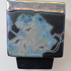 SCOTTISH POTTERY. 1980s Margery Clinton Cube Shape Footed Pot with Fine Lustre Glazes