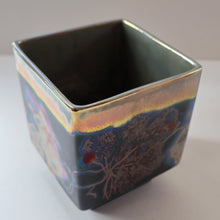 Load image into Gallery viewer, SCOTTISH POTTERY. 1980s Margery Clinton Cube Shape Footed Pot with Fine Lustre Glazes
