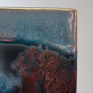 SCOTTISH POTTERY. 1980s Margery Clinton Cube Shape Footed Pot with Fine Lustre Glazes