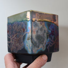 Load image into Gallery viewer, SCOTTISH POTTERY. 1980s Margery Clinton Cube Shape Footed Pot with Fine Lustre Glazes
