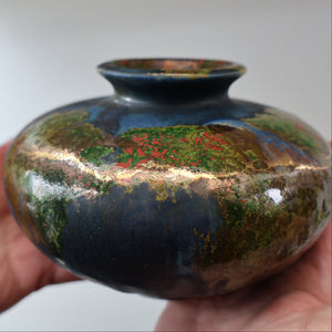 STUDIO POTTERY. Collectable 1980s Squat Vase with Stunning Lustre Glazes by Tony Laverick (b.1961). SIGNED