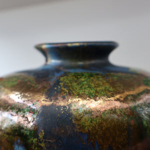 STUDIO POTTERY. Collectable 1980s Squat Vase with Stunning Lustre Glazes by Tony Laverick (b.1961). SIGNED