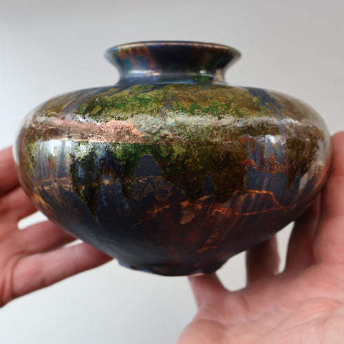 STUDIO POTTERY. Collectable 1980s Squat Vase with Stunning Lustre Glazes by Tony Laverick (b.1961). SIGNED