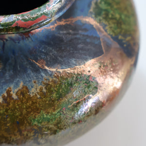 STUDIO POTTERY. Collectable 1980s Squat Vase with Stunning Lustre Glazes by Tony Laverick (b.1961). SIGNED