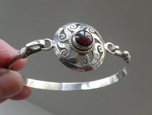 1970s Silver (925) Bracelet with Art Nouveau Style Round Shield Decoration and Hook Clasp