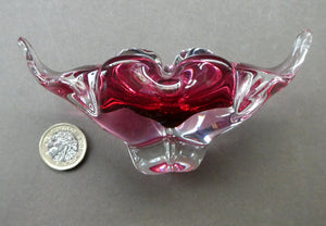 HOSPODKA Chribska. Fine MINIATURE 1960s Pink and Clear Cased Glass Bowl with Wing Details