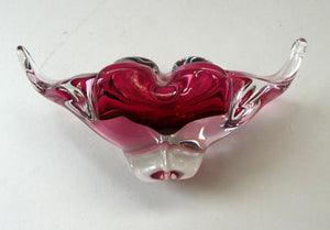 HOSPODKA Chribska. Fine MINIATURE 1960s Pink and Clear Cased Glass Bowl with Wing Details