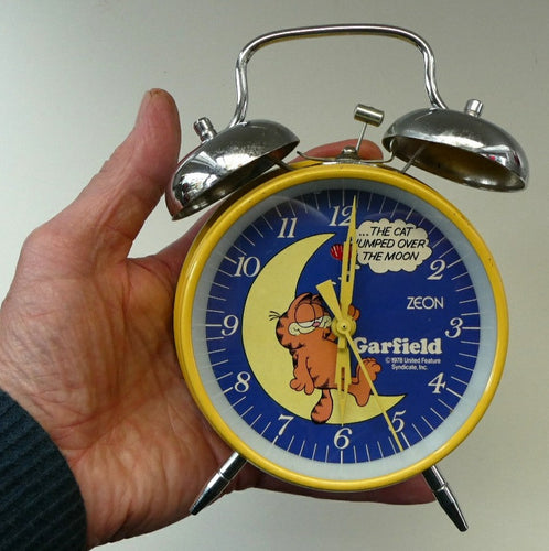 Vintage 1970s GARFIELD Alarm Clock. Wnd-up Mechanism with Bells. WORKING