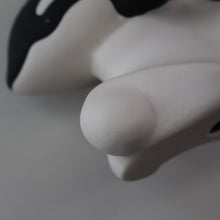 Load image into Gallery viewer, Vintage 1970s Scottish HIGHBANK PORCELAIN (Lochgilphead). Pair of Orcas or Killer Whales

