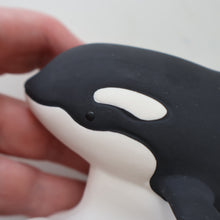 Load image into Gallery viewer, Vintage 1970s Scottish HIGHBANK PORCELAIN (Lochgilphead). Pair of Orcas or Killer Whales
