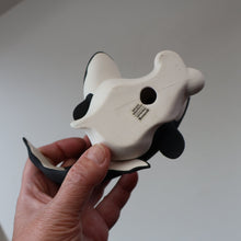 Load image into Gallery viewer, Vintage 1970s Scottish HIGHBANK PORCELAIN (Lochgilphead). Pair of Orcas or Killer Whales
