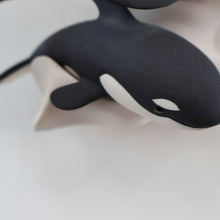 Load image into Gallery viewer, Vintage 1970s Scottish HIGHBANK PORCELAIN (Lochgilphead). Pair of Orcas or Killer Whales

