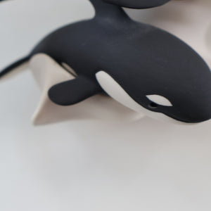 Vintage 1970s Scottish HIGHBANK PORCELAIN (Lochgilphead). Pair of Orcas or Killer Whales