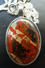 Load image into Gallery viewer, Very Stylish Oval HALLMARKED SILVER &amp; Agate Pendant (London 1976)
