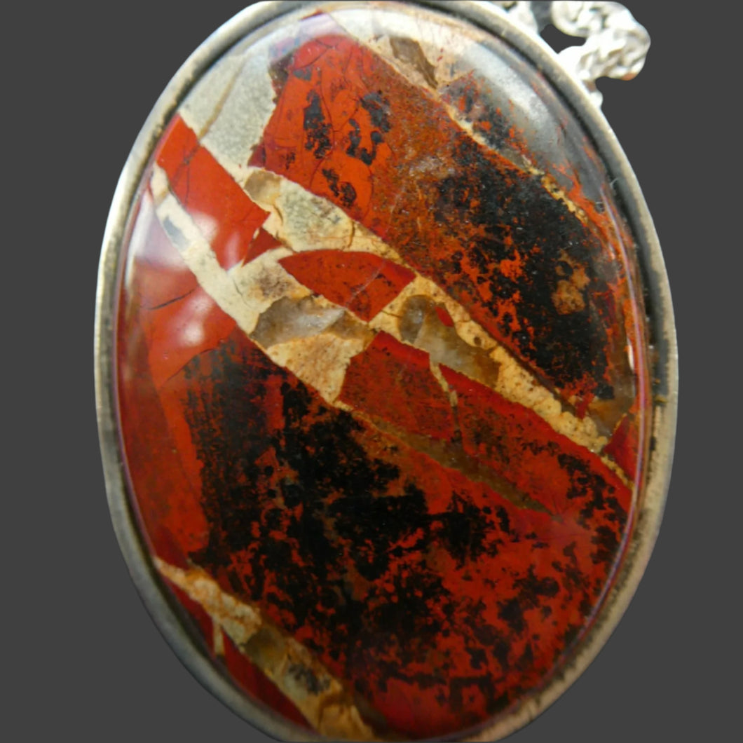 Very Stylish Oval HALLMARKED SILVER & Agate Pendant (London 1976)