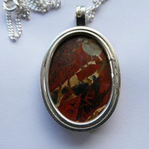 Stylish Oval HALLMARKED SILVER & Agate Pendant (London 1976)